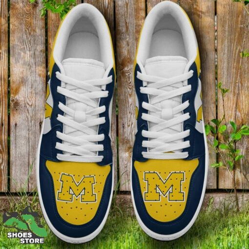 Michigan Wolverines Sneaker Low, NCAA Gift for Fan