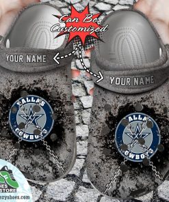 dallas cowboys personalized chain breaking wall clog shoes football crocs 1 fugnm4